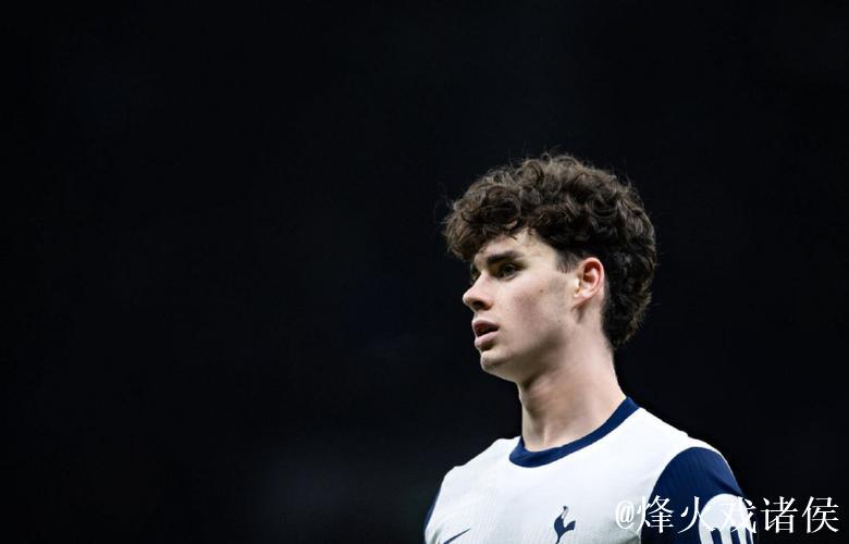 阿奇-格雷:巴黎是一支豪门球队,我们能够从中学习 阿奇-格雷:巴黎是一支豪门球队,我们能够从中学习